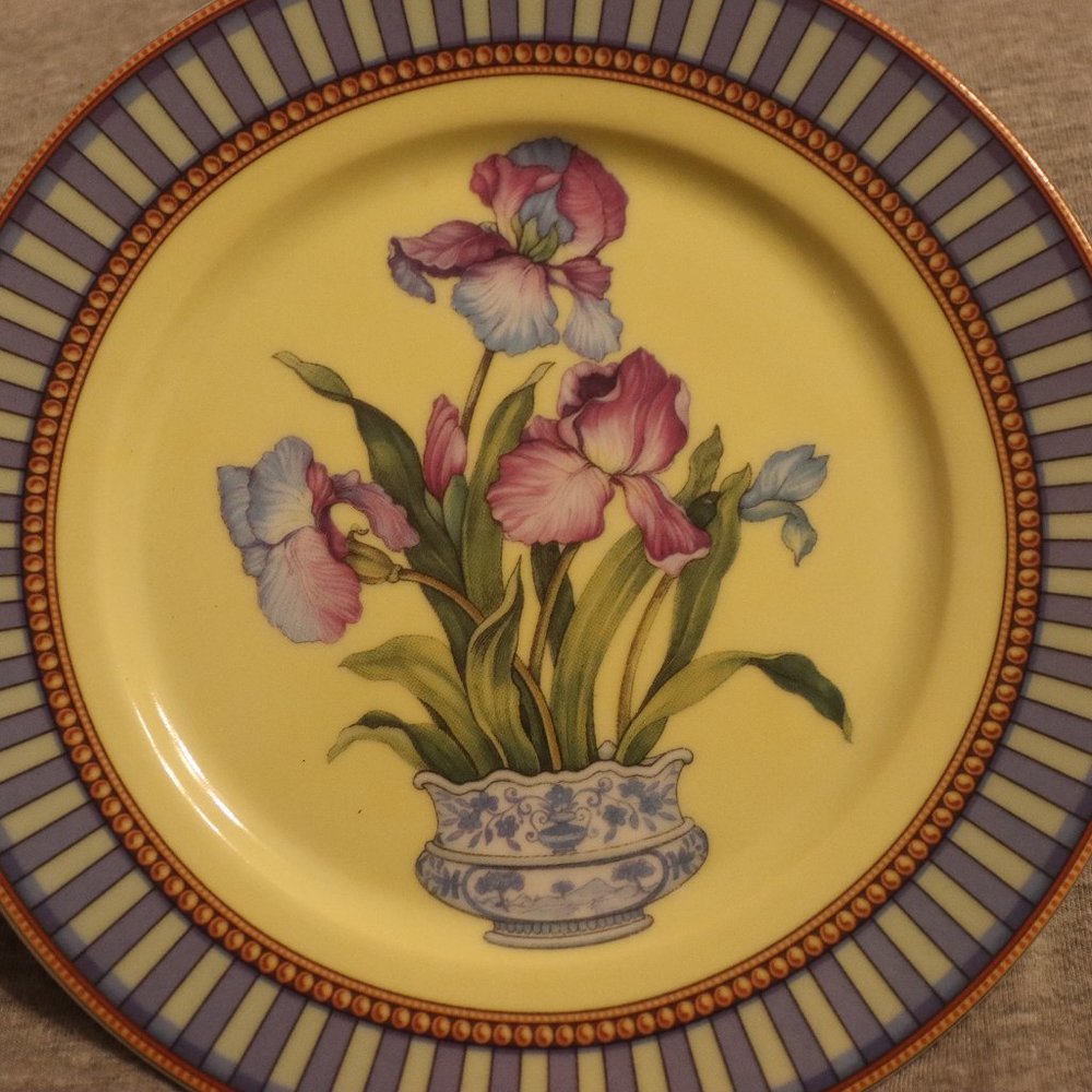 I Godinger 7.5 in Plate with Irises